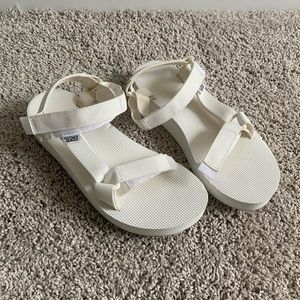 Teva off white platform sandal